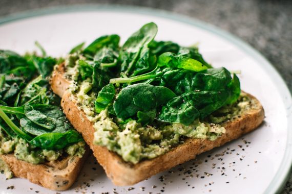avocado-bread-close-up-1351238