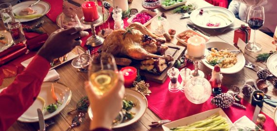 Family Together Christmas Celebration Concept Masa de Crăciun